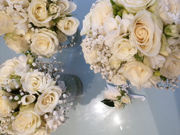 "white wedding bridal bouquets"