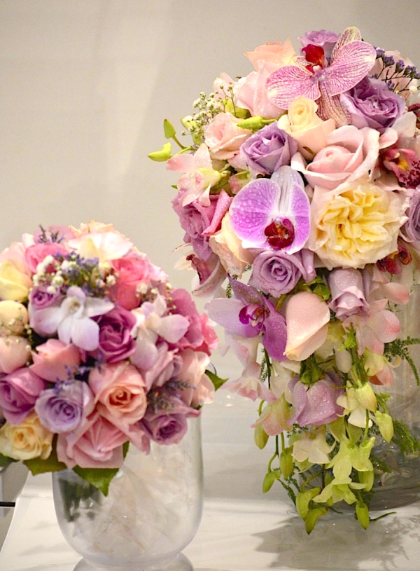 "bride and bridesmaid's bouquets