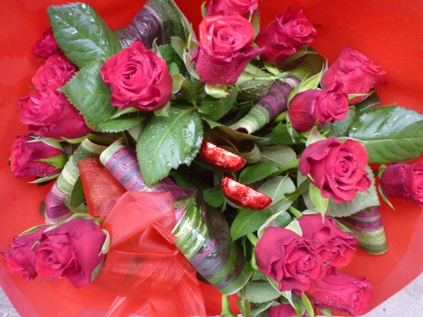 "red roses and chocolates bouquet"